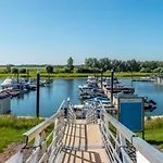 Marina Strandbad Aan Het Oever Mit Zaun Haus Nr 135 *
